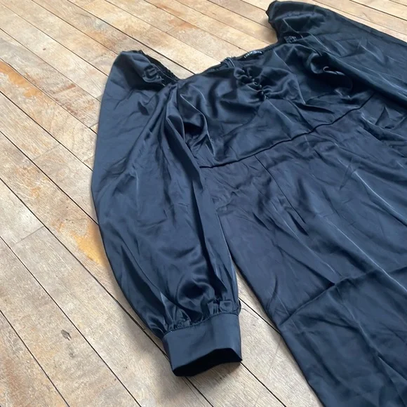 Dress - Picture 4 of 4